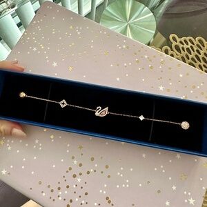 Swarowski pink swan bracelet